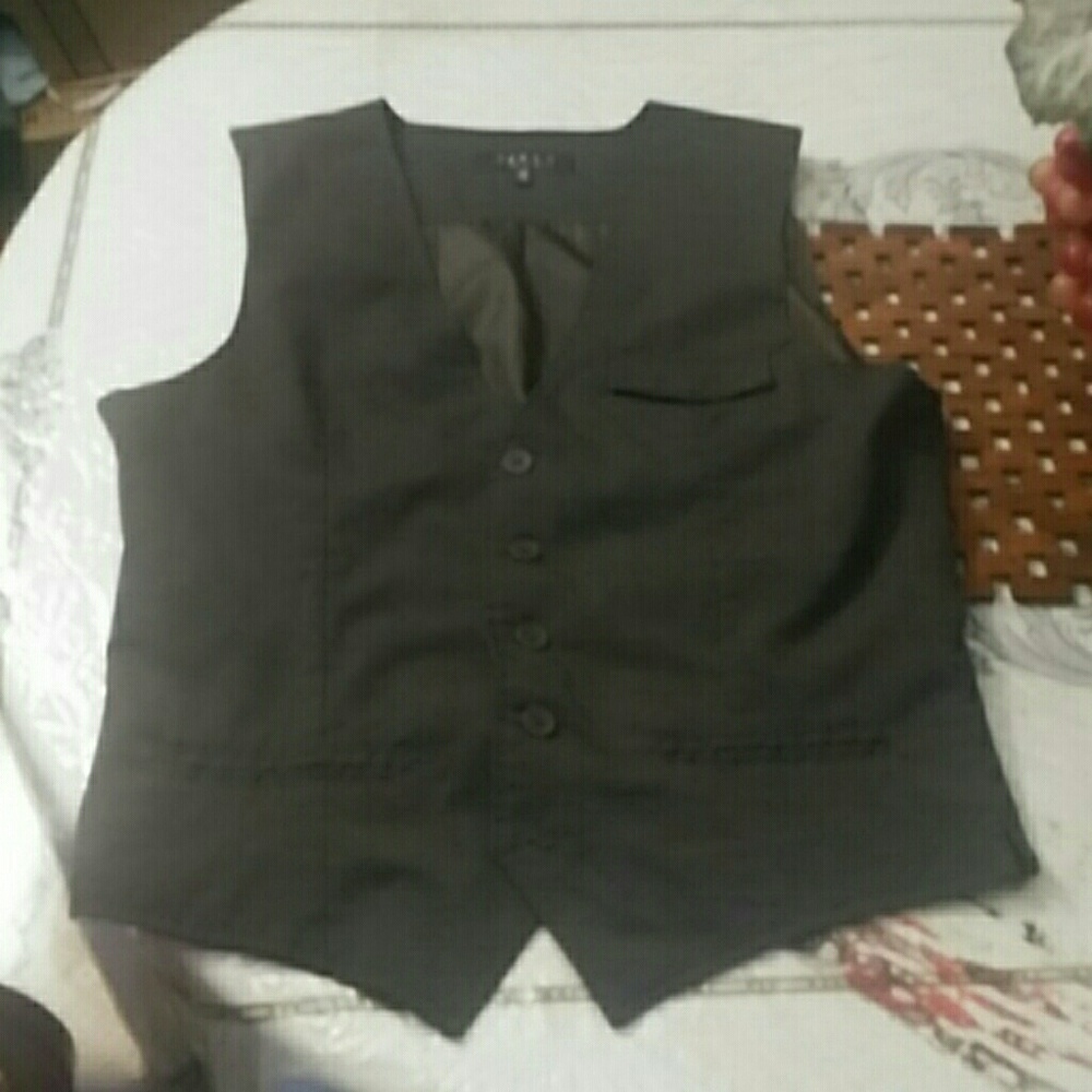 21 Men small suit vest